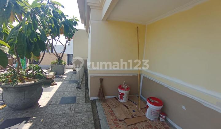 For Sale, Nice 3-Story Shop House in Kerobokan Badung Commercial and Tourism Area 2
