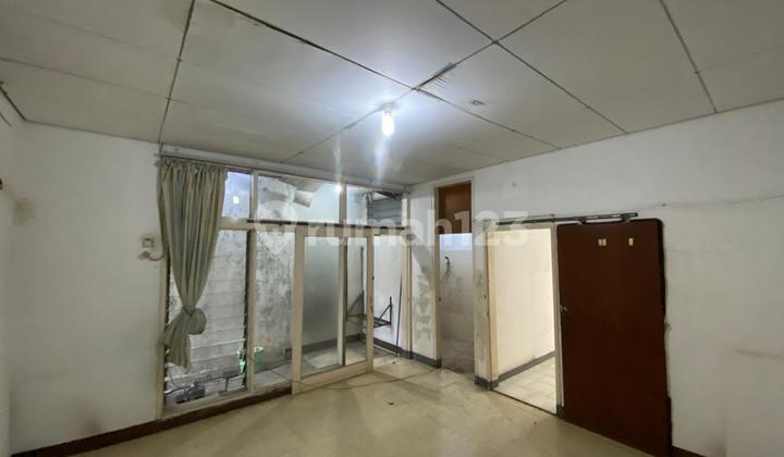 Dijual Rumah Tua di Sunrise Garden Jakarta Barat