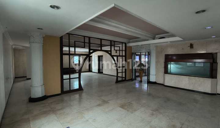 For Rent 5-Story Office Building Ready for Use on Daan Mogot Main Road, West Jakarta