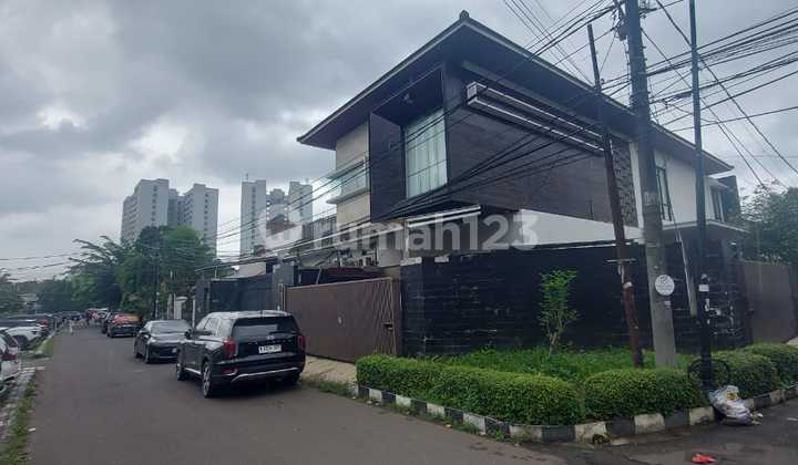 English translation: "For Rent Luxury House Ready to Occupy West Jakarta Kebon Jeruk Can Be Used as Office" English translation: "For Rent Luxury House Ready to Occupy West Jakarta Kebon Jeruk Can Be Used as Office"