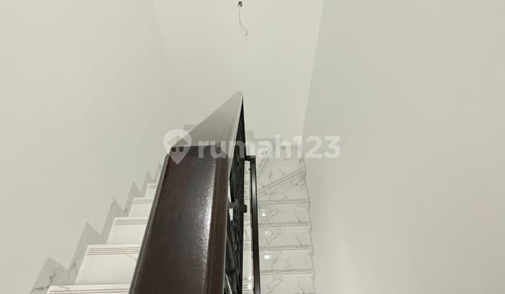 New American Classic Type House in Bintaro Sector 5 2