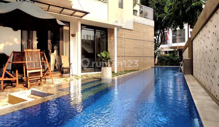 Rumah Konsep Villa Dengan Private Pool Di Kebayoran Bintaro 1