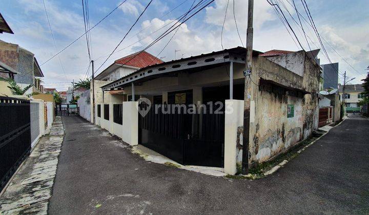 Rumah Lama Posisi Hoek Strategis di Tebet Jakarta Selatan 1