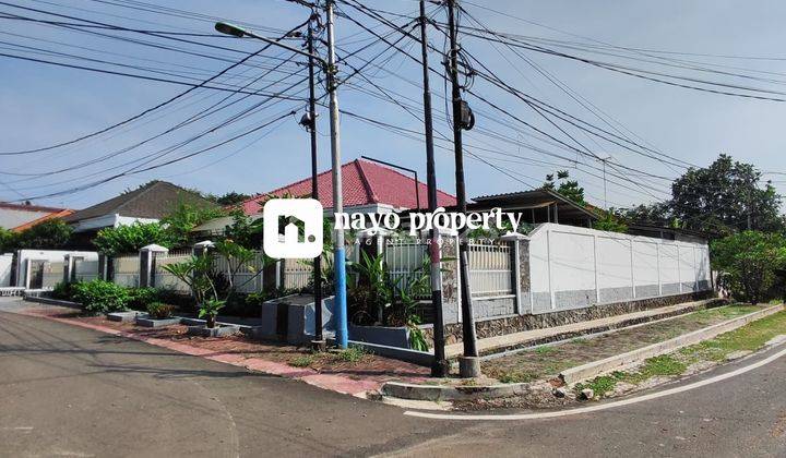 Rumah Lama Hoek Hadap Danau di Jatiwaringin Jakarta Timur 1