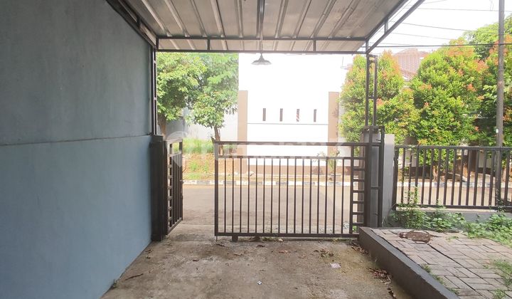 garasi/carport rumah bagus siap huni dalam