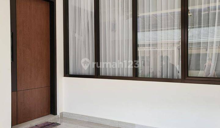 Disewakan Rumah Baru Modern Minimalis 2 Lantai Ada Balkon Belakang Mall Citos Jaksel 2