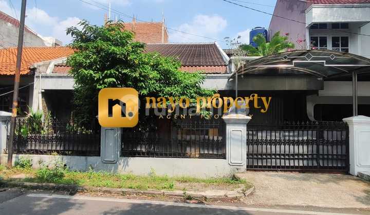 Rumah Pinggir Jalan Utama Komplek di Pondok Kelapa Duren Sawit