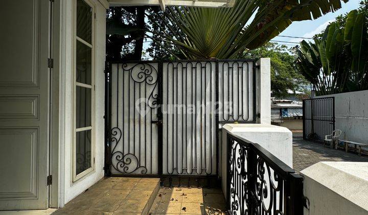 Rumah Modern Classic 2 Lantai Dalam Townhouse Private Pool 2