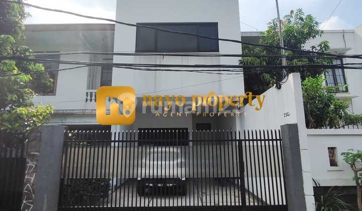 Beautiful House in a Strategic Complex in Mampang Prapatan, South Jakarta
