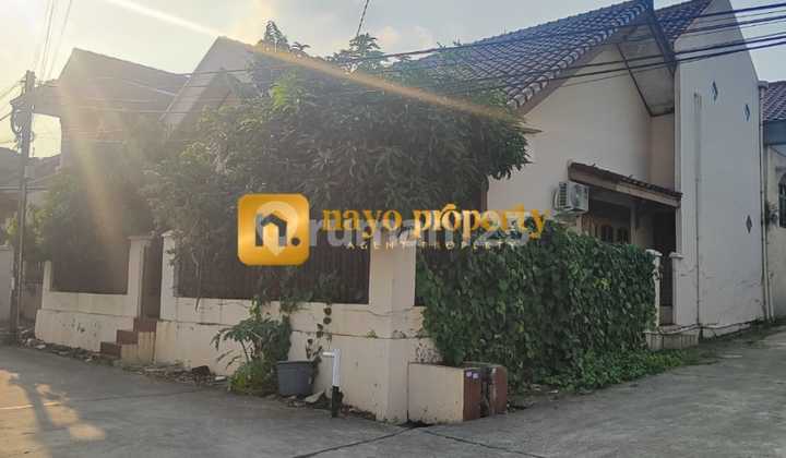 Hook House in a Strategic Complex Near Campus in Cimanggis