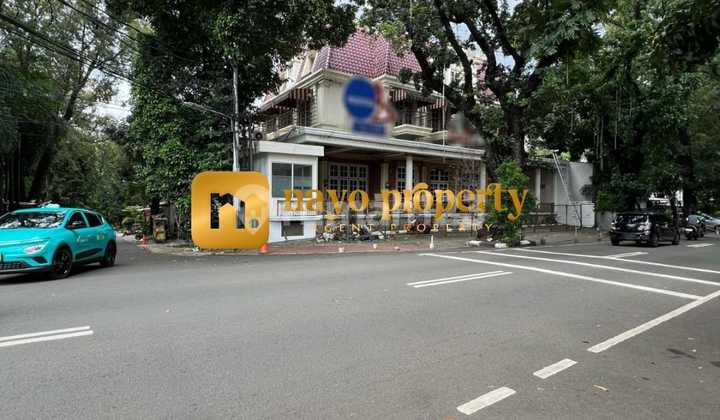 Corner Building Prime Location Suitable for Business in Kebayoran Baru