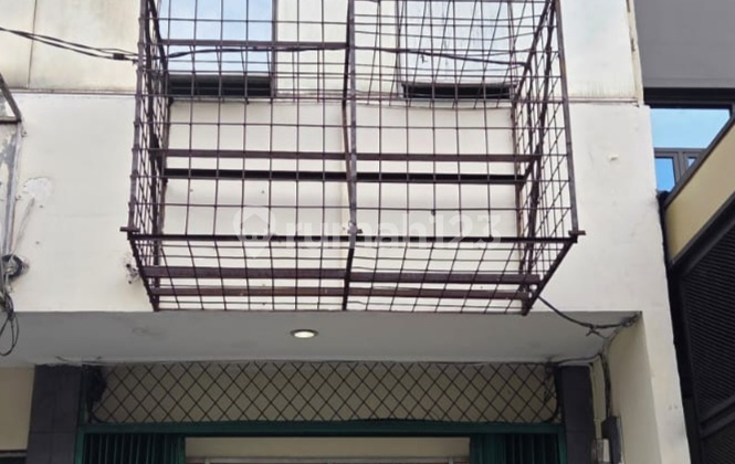 For Rent: Strategic 3-Story Shop House in Radio Dalam For Rent: Strategic 3-Story Shop House in Radio Dalam