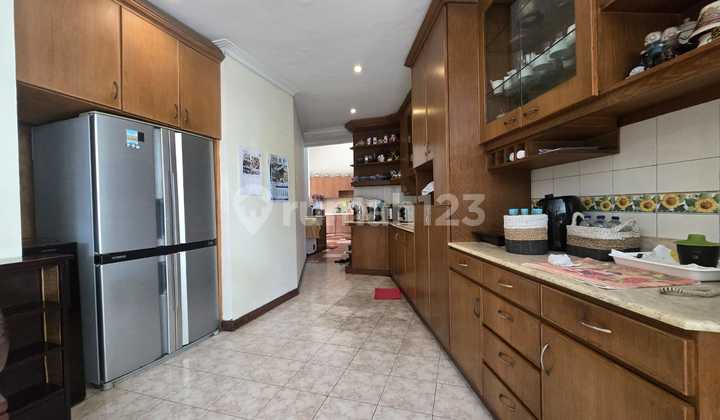 Aset Premium Lebak Bulus: Rumah + Usaha Strategis Aset Premium Lebak Bulus: Rumah + Usaha Strategis