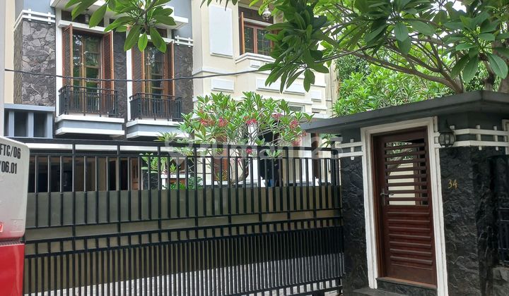 For Sale Premium Strategic Compound House Unit in Menteng