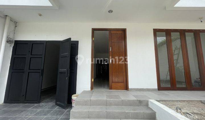 Baru Renov Rumah Bagus 2 Lantai Lokasi Tenang Negotiable