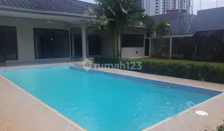 Area Strategis Rumah Classic Luas Terawat Bagus Private Pool  2