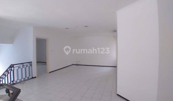 Ada Kolam Renang Rumah 2 Lantai Bagus Area Perumahan Tenang 2