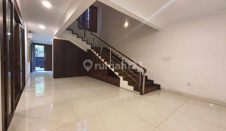 Dengan Harga Bersahabat Rumah 2 Lantai Disewakan Pondok Indah 2