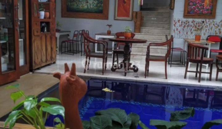 Dengan Kolam Renang Rumah Etnik Cantik 2 Lantai Dijual Nego 1