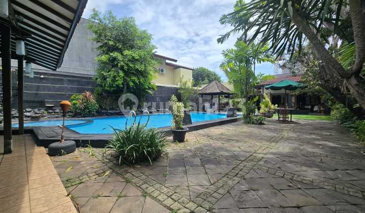 Dijual Cepat Rumah Mewah dengan Pool dan Tempat Usaha