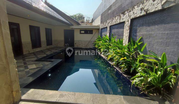 Disewakan Rumah Classic Bagus 2 Lantai Ada S. Pool Kebayoran Baru 1