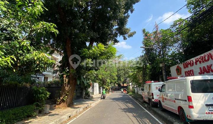 Dijual Cepat Rumah Klasik Strategis Menteng 2