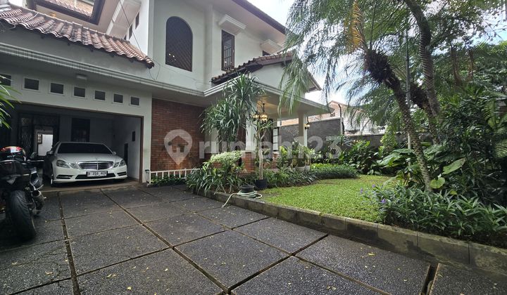 Dijual Rumah Cantik Asri 2 Lantai Jl. Langsat Kebayoran Baru 