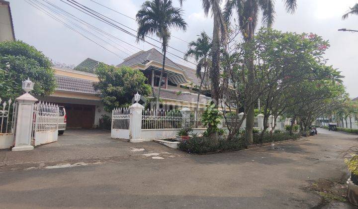 Dijual Rumah Classic 2 Lantai Luas Permata Hijau Kolam Renang 1