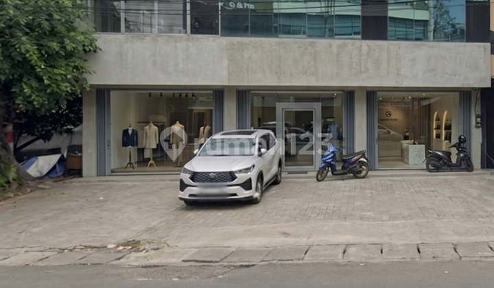 For Sale: Strategic 3.5-Story Commercial Shop House in Radio Dalam 1
