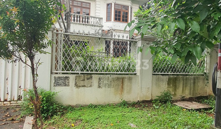 Quick Sale Pondok Indah House, Land Included, Quiet and Comfortable Location