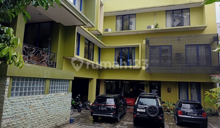 Dijual Cepat Rumah Asri Dan Luas Strategis Di Kemang