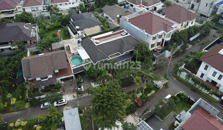Turun Harga - Dijual Rumah Classic 2 Lantai di Permata Hijau  1