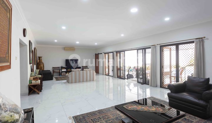 Turun Harga - Dijual Rumah Klasik Ada Pool Kebayoran Baru