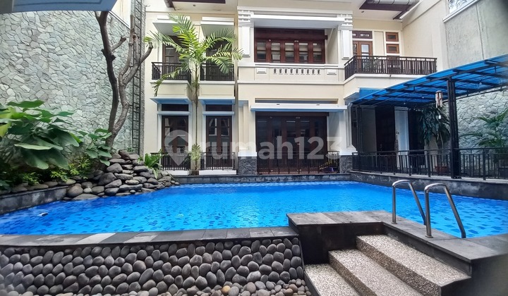 For Sale Premium Strategic Compound House Unit in Menteng