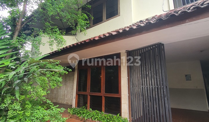 Dijual Cepat Dekat NJOP Rumah Klasik di Pondok Indah