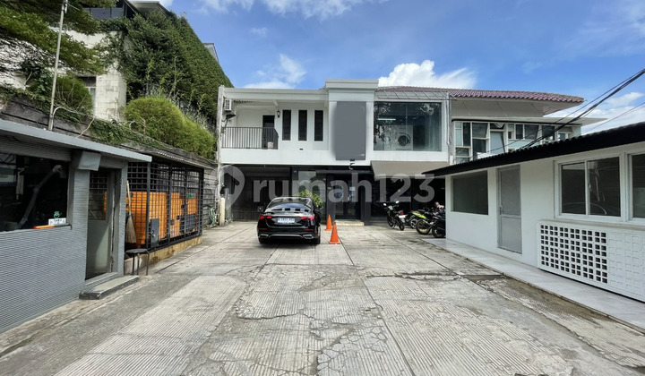 Dijual Tempat Usaha + Rumah Mewah Private Pool Area Komersil