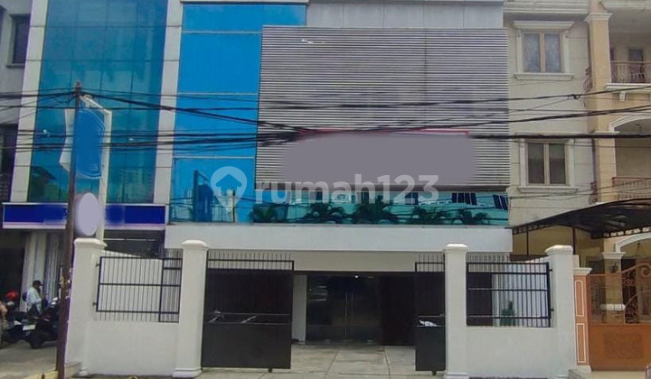Disewakan Bangunan 3 Lantai Strategis Cocok Bisnis di Sunter