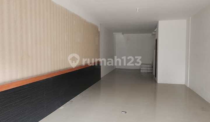 For Sale: Strategic 3.5-Story Commercial Shop House in Radio Dalam 2