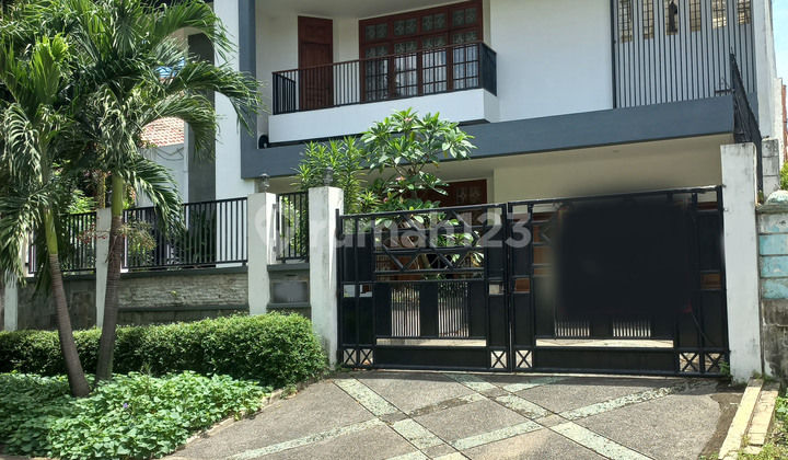 Affordable Rental Beautiful House with Private Pool in a Quiet Location Affordable Rental Beautiful House with Private Pool in a Quiet Location