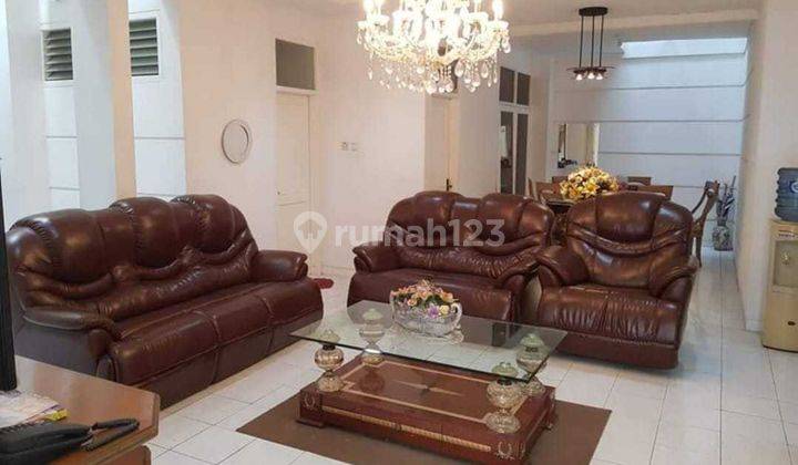 Disewakan Harga Murah Rumah Classic 2 Lantai Dekat Pim  2