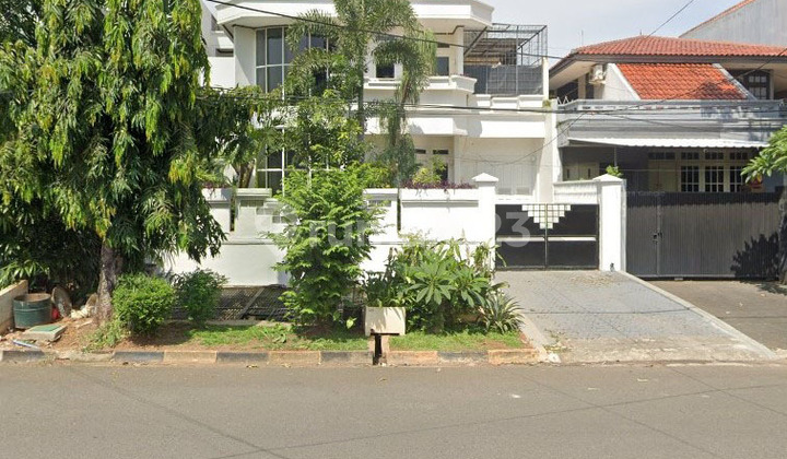 Turun Harga - Dijual Rumah Klasik Terawat Jalan Lebar