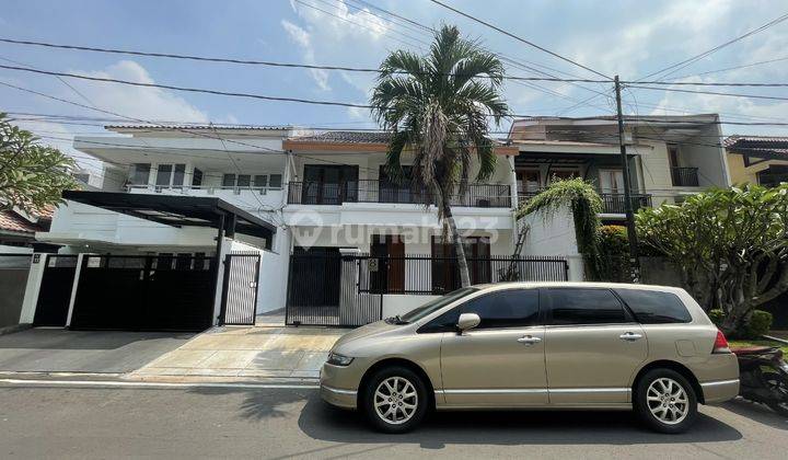 Baru Renov Rumah Bagus 2 Lantai Lokasi Tenang Negotiable