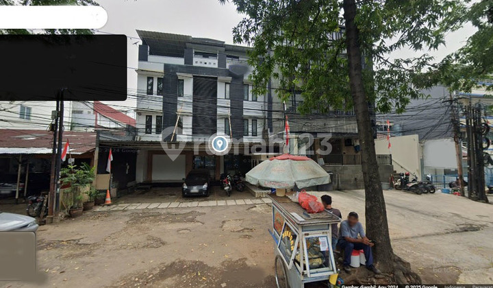 For Rent: Nice 3.5-Story Shop House at Affordable Price in Kebayoran Baru 2