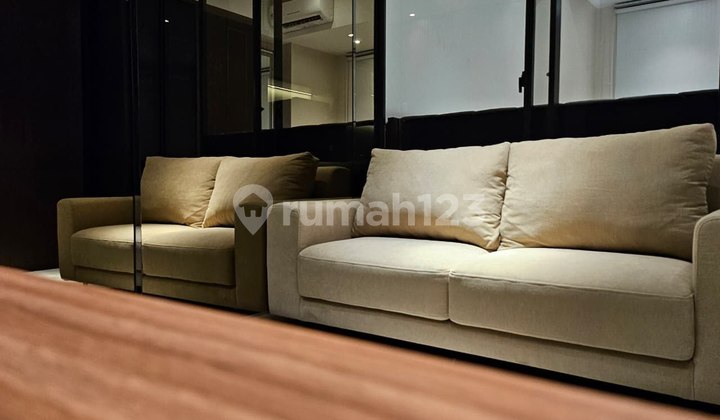 Best Deal! 1Br Full Furnished Interior Bagus di Collins Boulevard Hyde 2