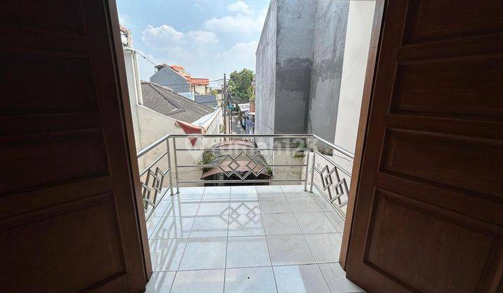 Rumah 2 Lantai di Jakarta Barat, Area Kelapa Dua 176m², Shm, Rp 3,2 M Nego  1