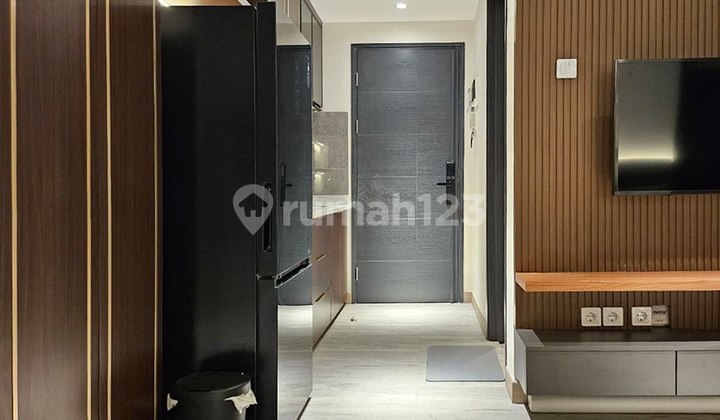 Best Deal! 1Br Full Furnished Interior Bagus di Collins Boulevard Hyde Best Deal! 1Br Full Furnished Interior Bagus di Collins Boulevard Hyde