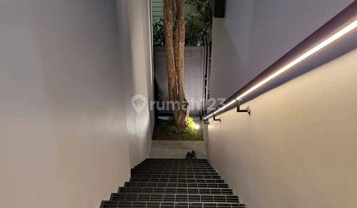 Investasi Strategis Rumah 3.5 Lantai di Pondok Indah Swimming Pool, 3+1 Kt, Harga Rp 9.9M  2