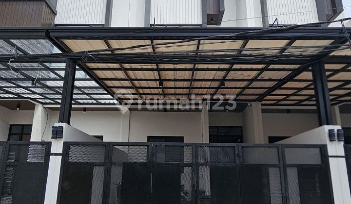 3-Story House for Sale in Duri Kepa, West Jakarta - Strategic Location 3-Story House for Sale in Duri Kepa, West Jakarta - Strategic Location