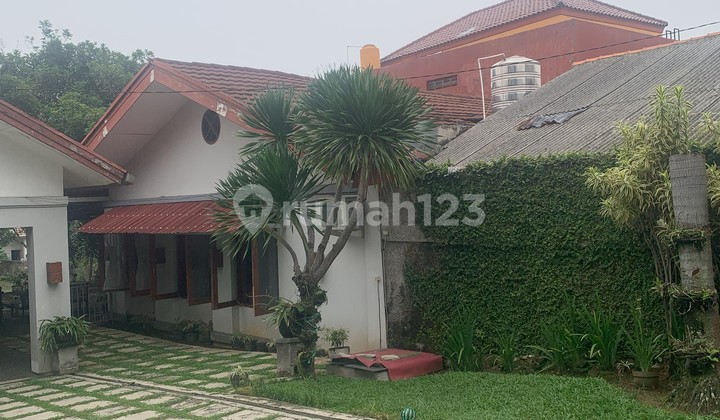 Dijual Rumah Halaman Luas – Seperti Vila, Lokasi depan Transmart Depok