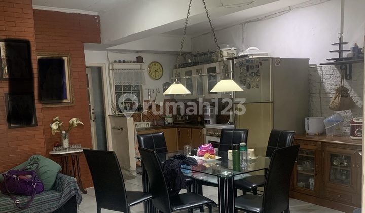 Turun Harga!! Dijual Cepat Rumah & Kost - Lokasi Strategis di Cikini 2